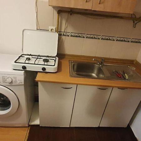 Five Studio Apartment Cluj Napoca Bagian luar foto