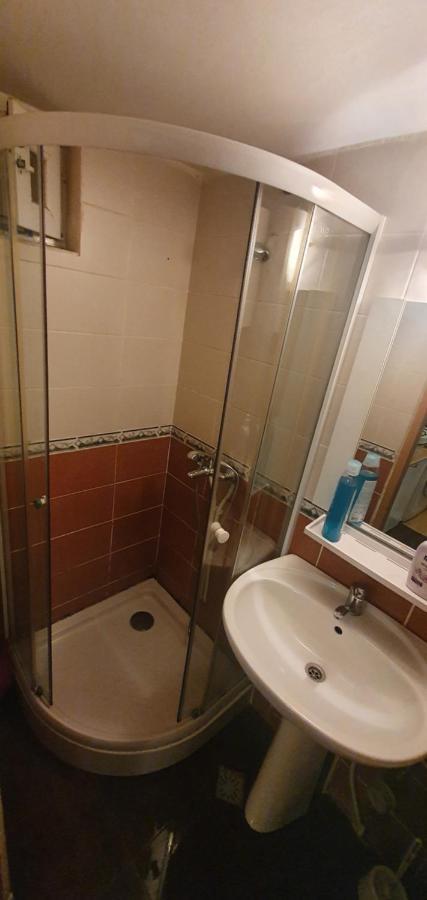 Five Studio Apartment Cluj Napoca Bagian luar foto