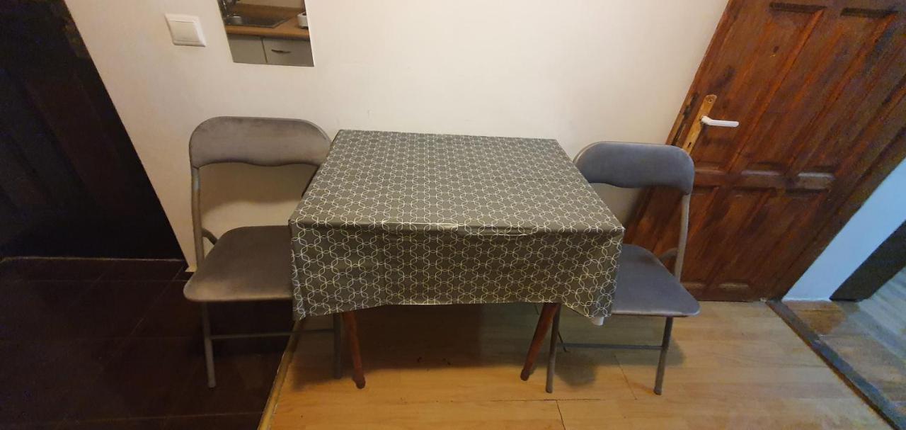Five Studio Apartment Cluj Napoca Bagian luar foto