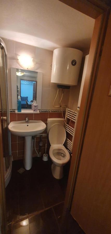Five Studio Apartment Cluj Napoca Bagian luar foto